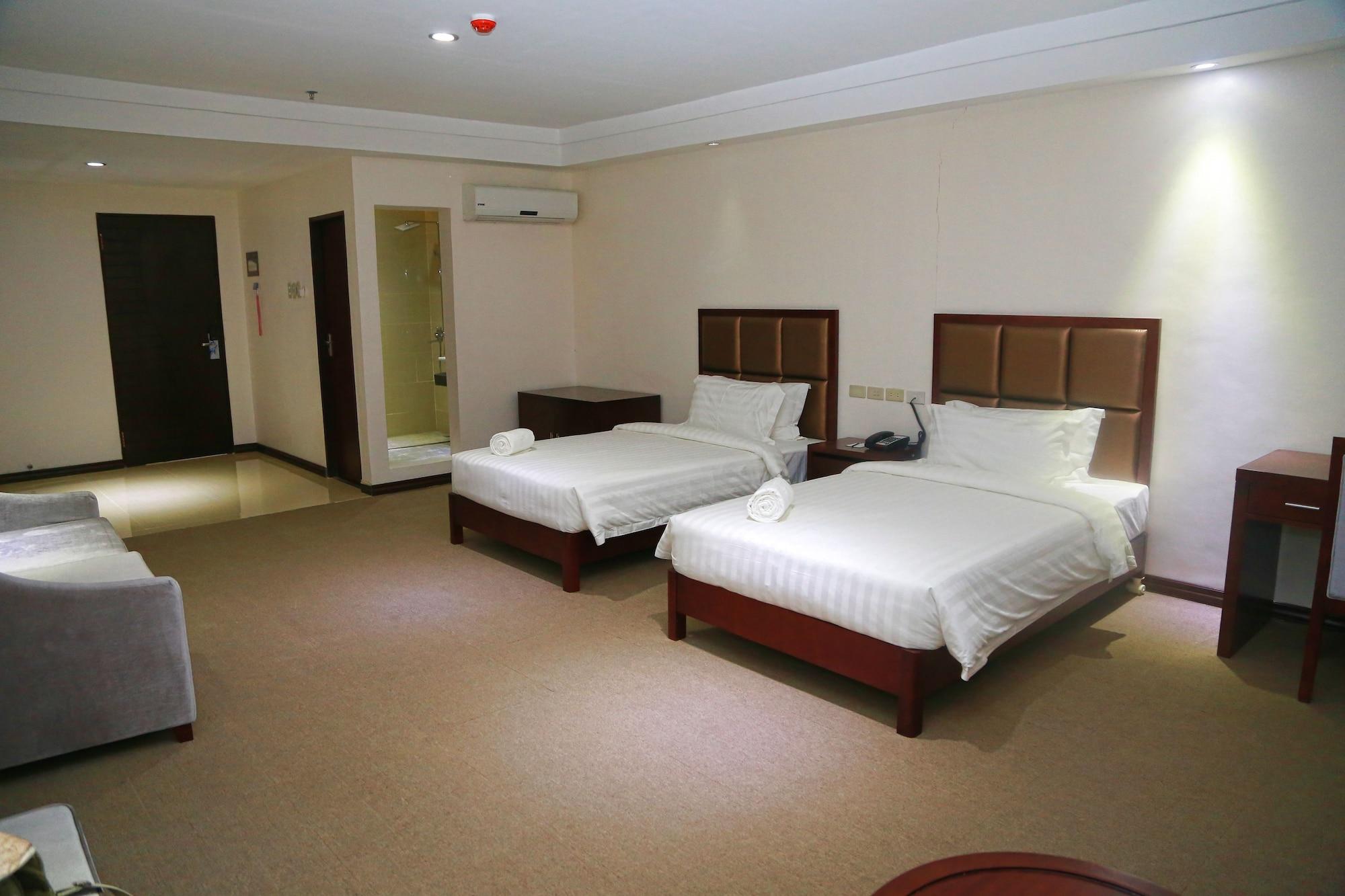 Big Hotel Cebu Bagian luar foto