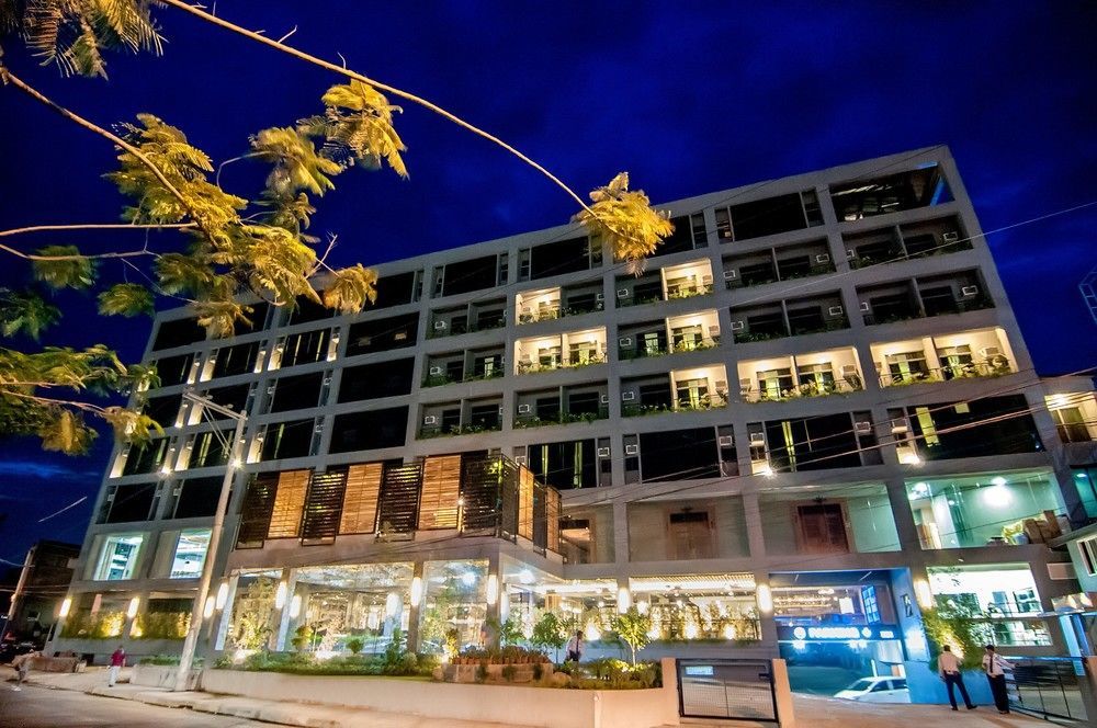 Big Hotel Cebu Bagian luar foto