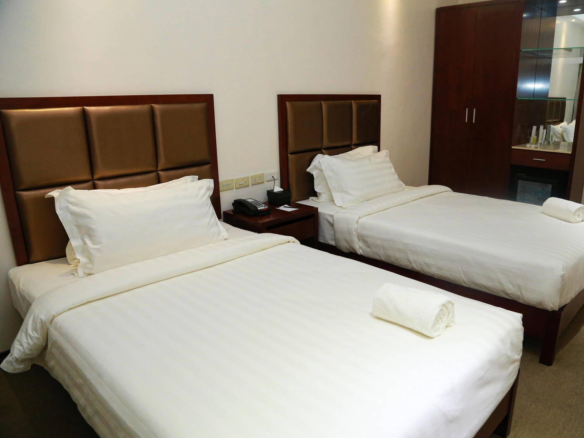 Big Hotel Cebu Bagian luar foto