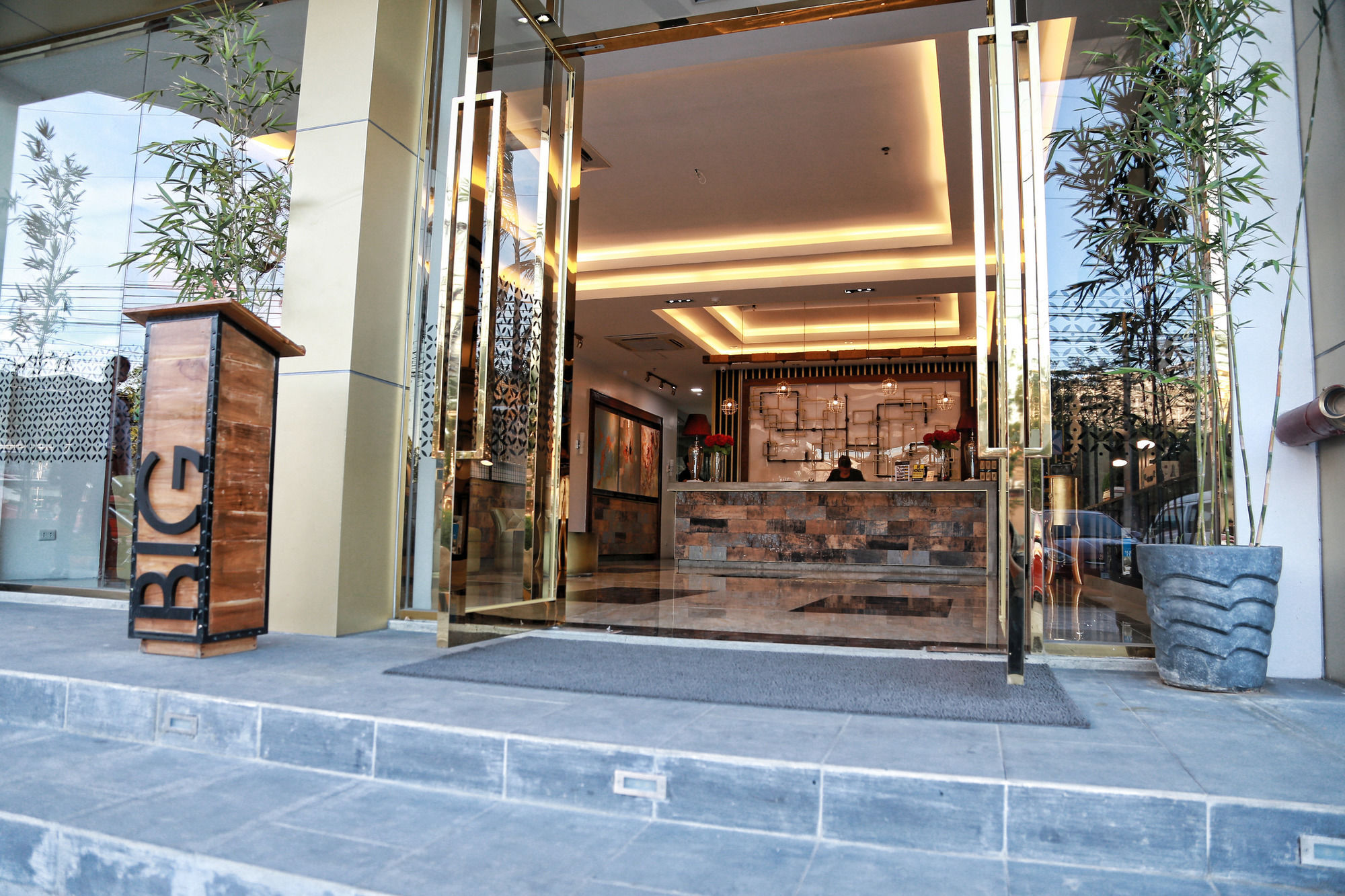 Big Hotel Cebu Bagian luar foto
